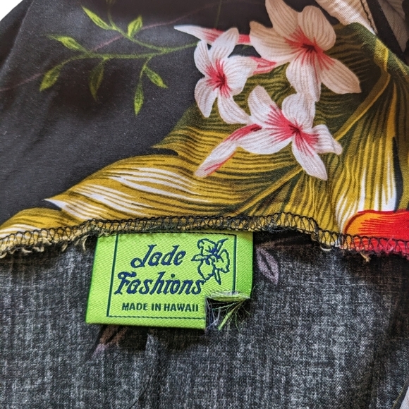 Maxi summer dress size XL.  Beautiful pattern of Hawaiin flowers on left… - Picture 6 of 7